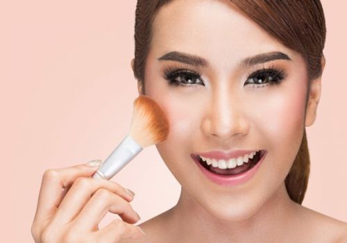 8 bước trang điểm tự nhiên dịp cuối năm cho phụ nữ Việt